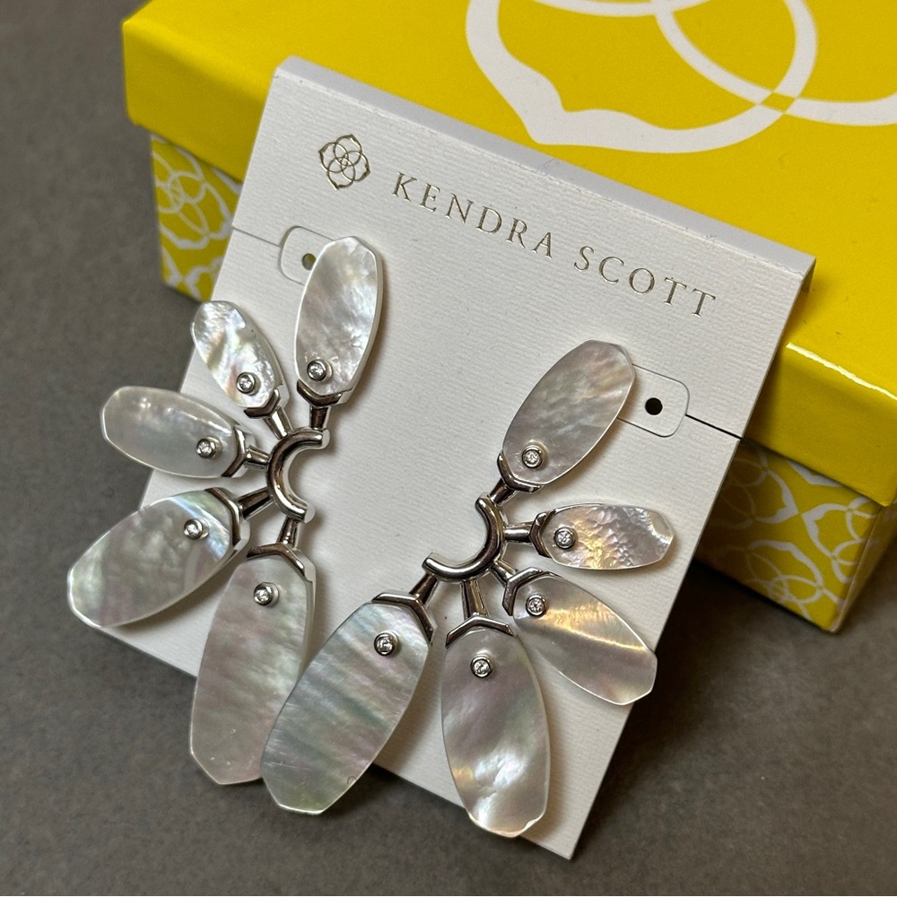Kendra Scott NWT Ashlyn Statement Shell Earrings